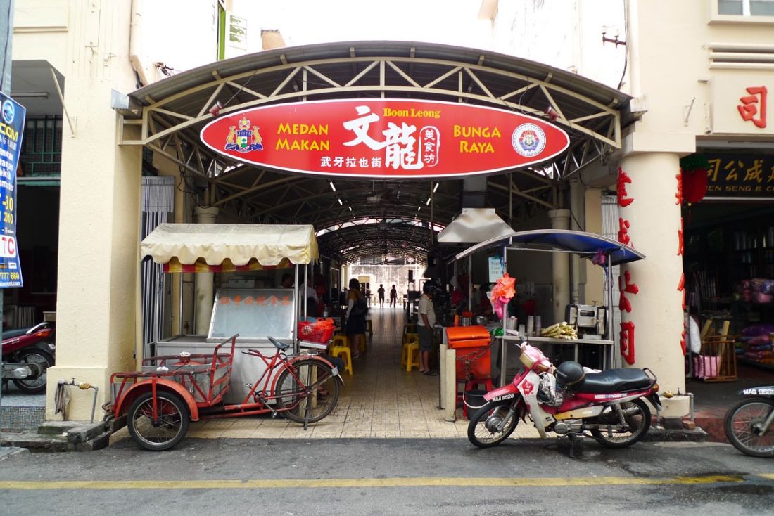 Local Markets & Street Food Spots in Malacca