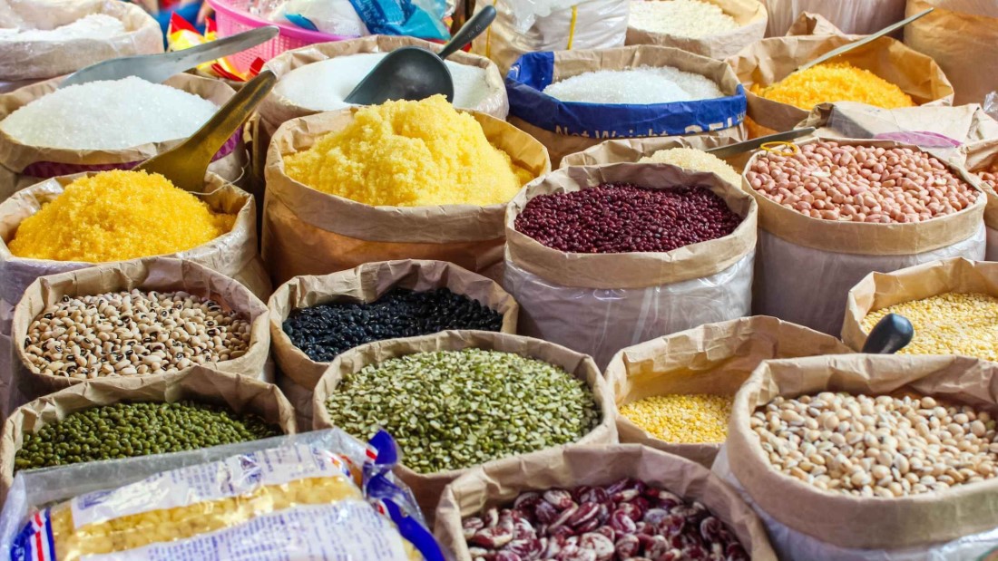 Local Markets & Street Food Spots in Munnar