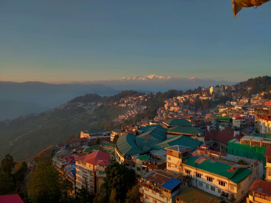 Local Markets & Street Food Spots in Darjeeling