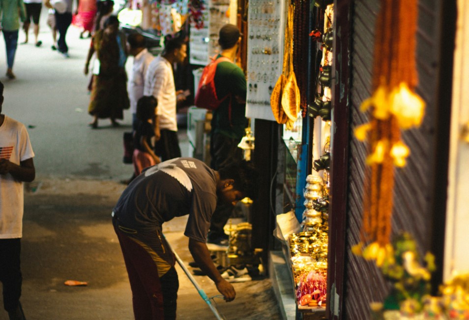 Local Markets & Street Food Spots in Rishikesh